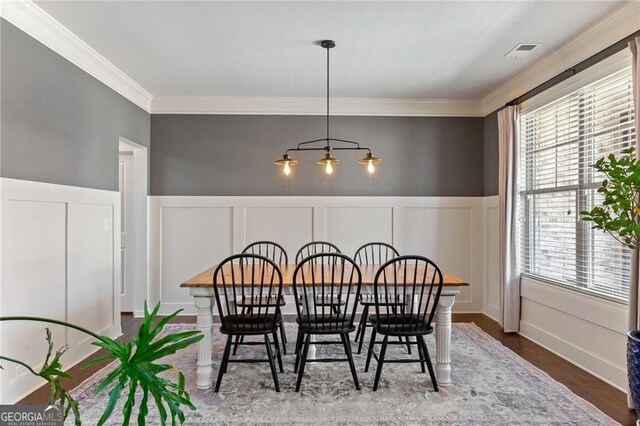 9085 Maple Run Trl, Gainesville, GA 30506 - entrance foyer with crown molding, visible vents, a barn door, and a chandelier