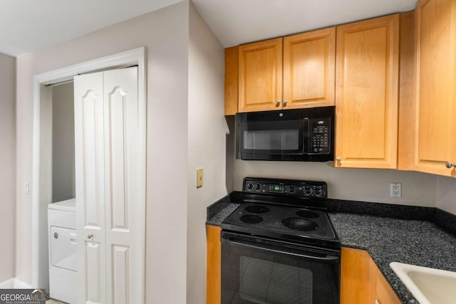 195 14th St NE Unit 1404, Atlanta, GA 30309 - kitchen featuring dark countertops, washer / dryer, black appliances, and a sink