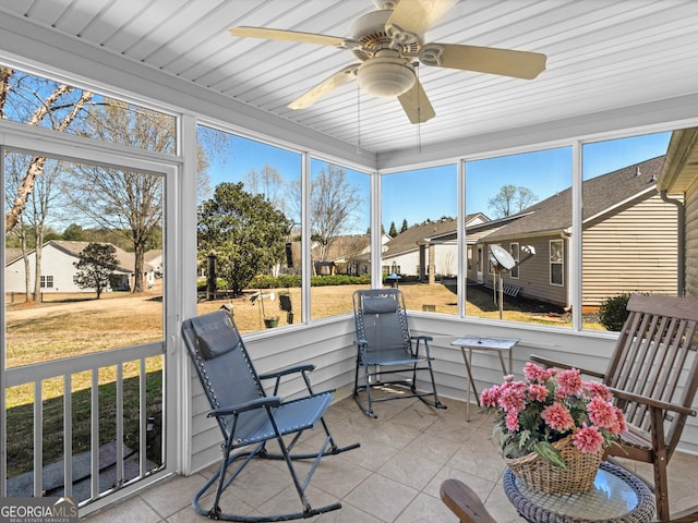 sunroom / solarium featuring a ceiling fan