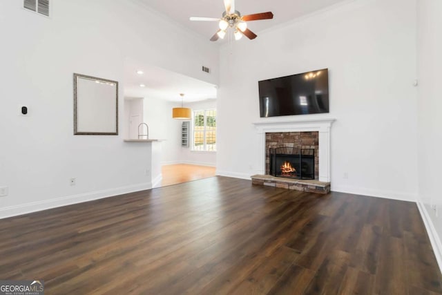 unfurnished dining area with a tray ceiling, visible vents, plenty of natural light, and an inviting chandelier