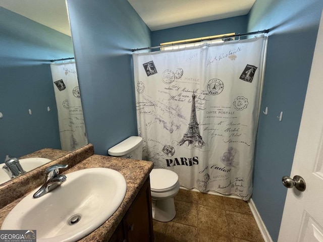 full bathroom featuring vanity, a shower with shower curtain, baseboards, tile patterned floors, and toilet