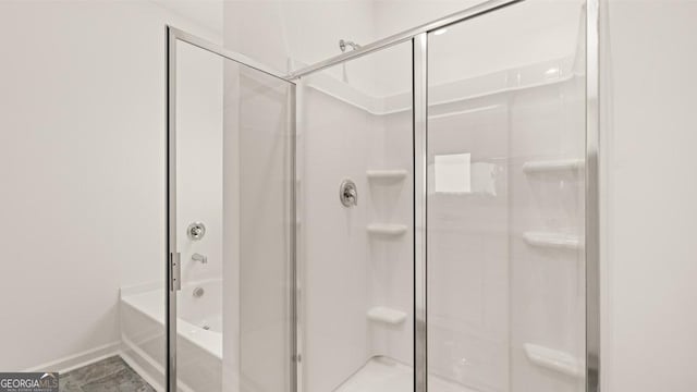 full bath with baseboards, a shower with door, and a tub