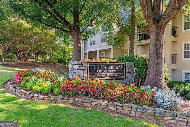 view of community / neighborhood sign