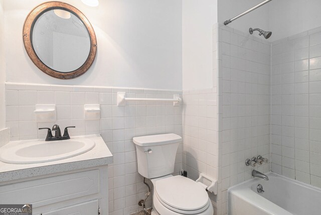 unfurnished bedroom featuring visible vents, baseboards, wood finished floors, and ceiling fan
