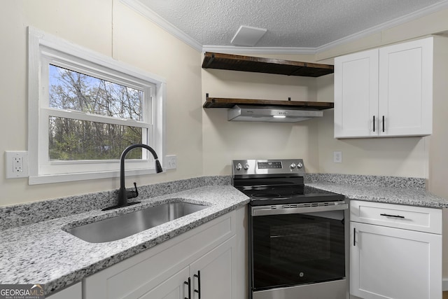 kitchen featuring electric stove, a sink, under cabinet range hood, white cabinetry, and crown molding