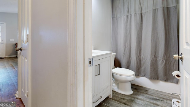 5612 Hickory Dr, Patterson, GA 31557 - full bathroom featuring shower / bath combination with curtain, toilet, vanity, and wood finished floors