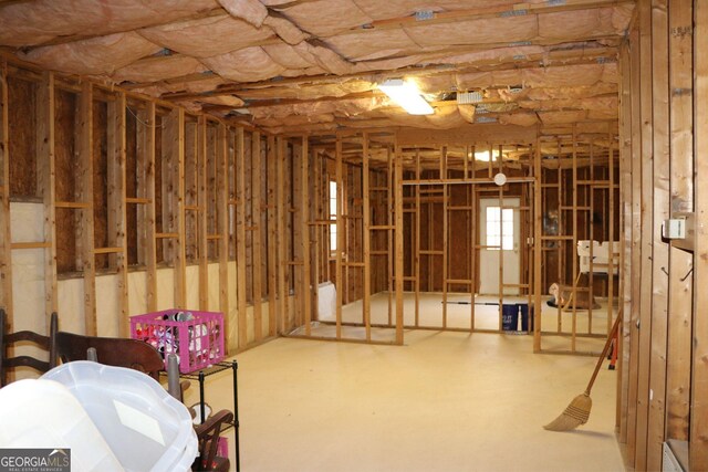 912 Tanners Point Dr, Lawrenceville, GA 30044 - empty room featuring crown molding, baseboards, and light wood finished floors
