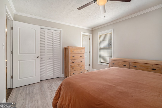 1875 Ebenezer Rd SW, Conyers, GA 30094 - bedroom featuring light wood-type flooring, a textured ceiling, ornamental molding, a closet, and ceiling fan