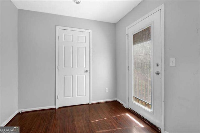 2895 Wildflower Ln, Snellville, GA 30039 - entryway featuring dark wood finished floors and baseboards