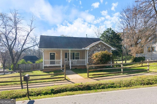 32 Martin Luther King Jr Dr, Commerce, GA 30529 - bungalow-style home with covered porch, a fenced front yard, and a front yard