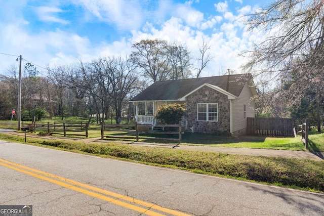32 Martin Luther King Jr Dr, Commerce, GA 30529 - view of front of home with a front lawn, fence, and stone siding