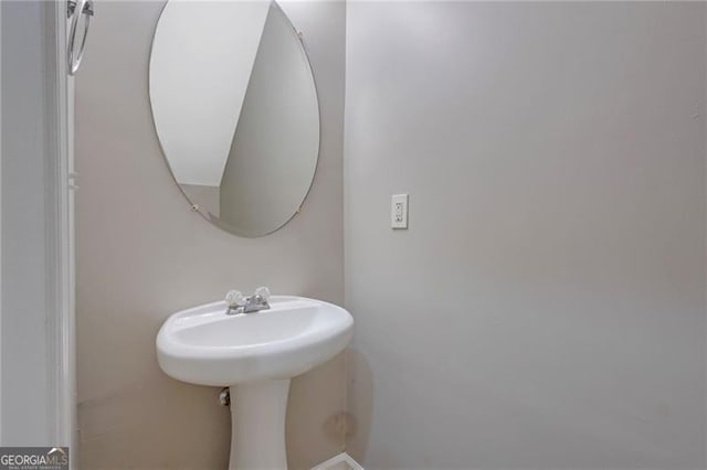 5027 Lower Elm St, Atlanta, GA 30349 - view of bathroom