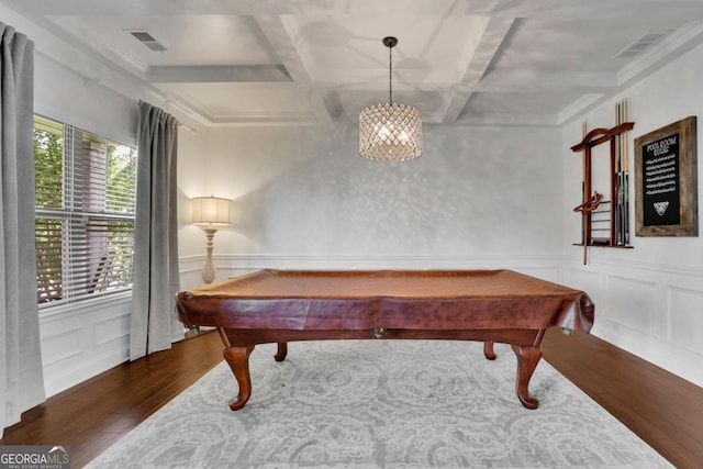 recreation room featuring visible vents, an inviting chandelier, wood finished floors, and billiards