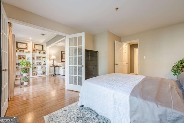 sitting room with recessed lighting, built in features, and wood finished floors