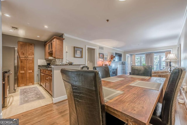 3201 Lenox Rd NE Unit 16, Atlanta, GA 30324 - dining room featuring crown molding, light wood-style flooring, and recessed lighting
