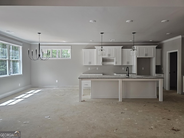 6841 Phillips Mill Rd, Douglasville, GA 30135 - kitchen featuring ornamental molding, white cabinets, a kitchen island with sink, a chandelier, and baseboards
