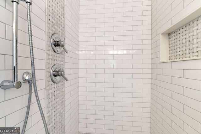2002 Stonewick Ct, Lawrenceville, GA 30043 - full bathroom with a tile shower