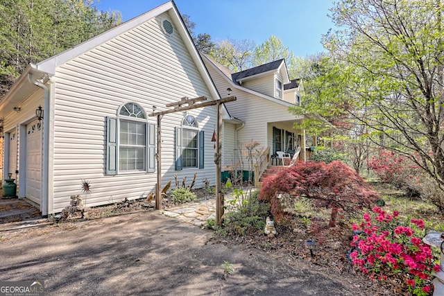 1327 Pinnacle Dr, Clayton, GA 30525 - view of side of property with an attached garage