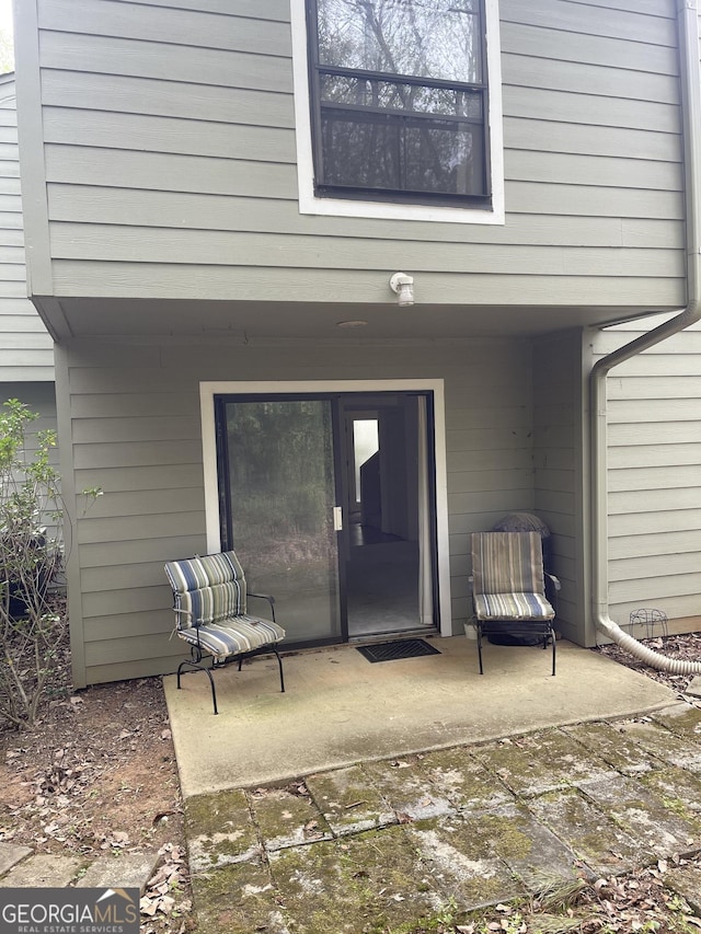 entrance to property featuring a patio area