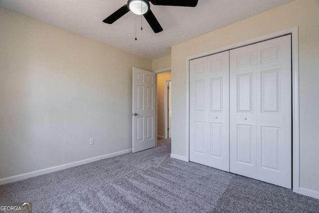 unfurnished bedroom featuring carpet floors, baseboards, ceiling fan, and a closet