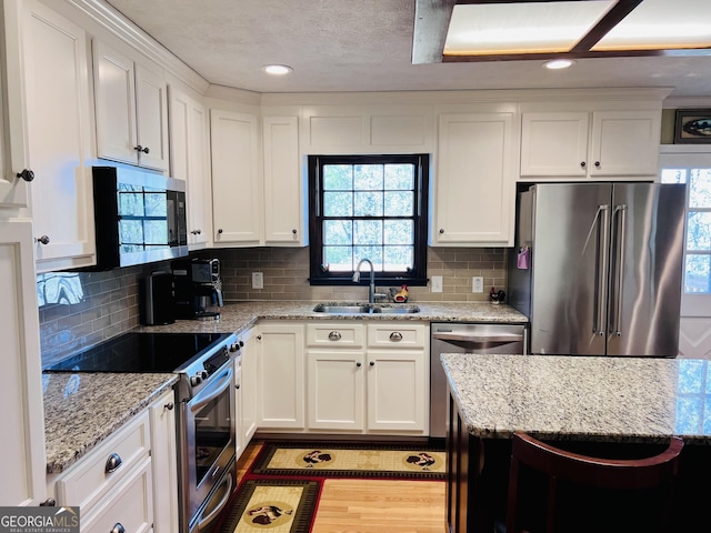 285 W0Lf Den Rd, Royston, GA 30662 - kitchen featuring appliances with stainless steel finishes, a sink, plenty of natural light, white cabinets, and recessed lighting