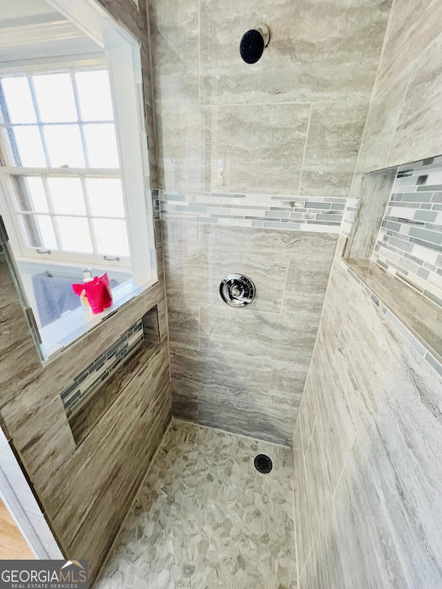 285 W0Lf Den Rd, Royston, GA 30662 - full bath with a tile shower
