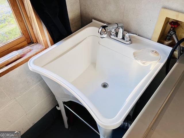 285 W0Lf Den Rd, Royston, GA 30662 - detailed view of a sink