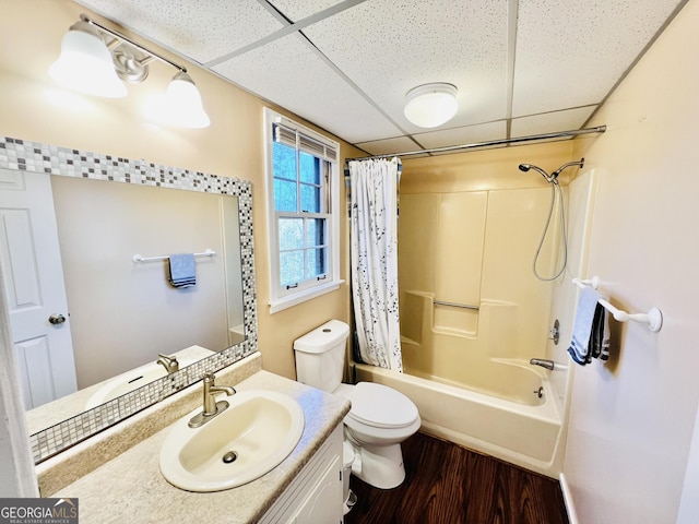285 W0Lf Den Rd, Royston, GA 30662 - bathroom featuring wood finished floors, toilet, vanity, shower / bath combination with curtain, and a drop ceiling