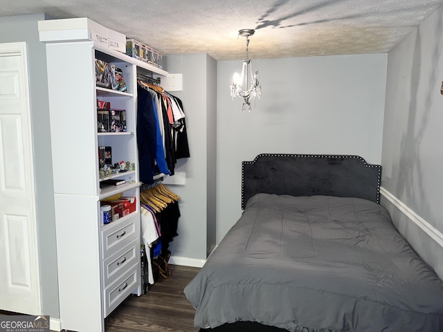 285 W0Lf Den Rd, Royston, GA 30662 - bedroom with dark wood-style flooring, a chandelier, baseboards, and a textured ceiling