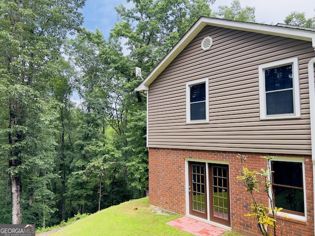 285 W0Lf Den Rd, Royston, GA 30662 - view of home's exterior featuring a yard and brick siding