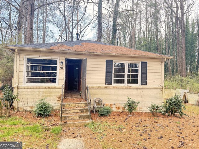 view of front of property featuring brick siding