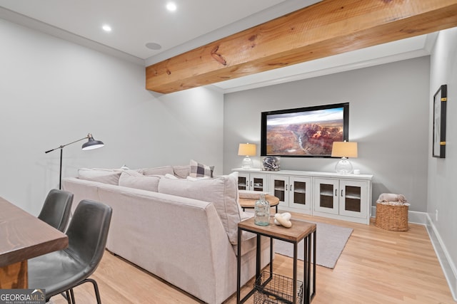 living room with light wood finished floors, baseboards, and recessed lighting