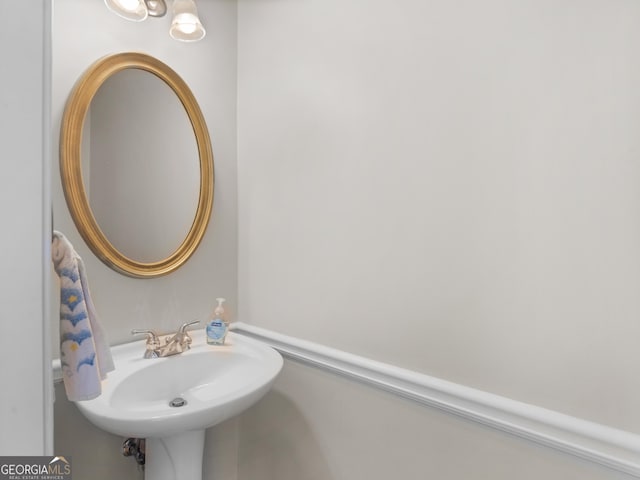152 Vinings Lake Ct SW, Mableton, GA 30126 - bathroom with a sink