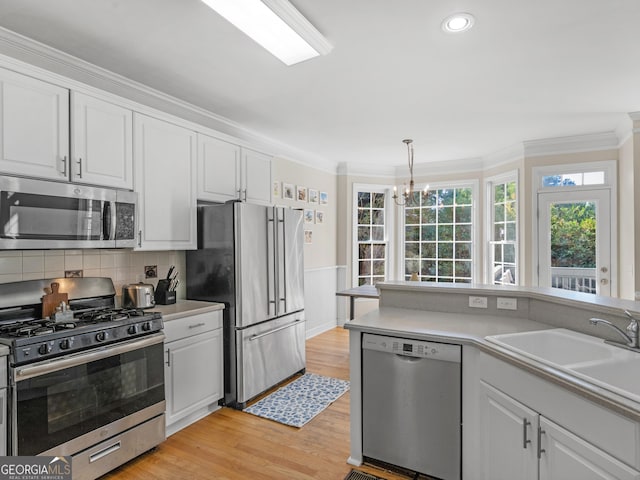 152 Vinings Lake Ct SW, Mableton, GA 30126 - kitchen featuring a sink, appliances with stainless steel finishes, a wealth of natural light, and crown molding