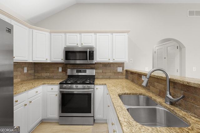 4071 Cottage Oaks Dr Unit 3, Acworth, GA 30101 - kitchen featuring stainless steel appliances, a sink, vaulted ceiling, backsplash, and light stone countertops