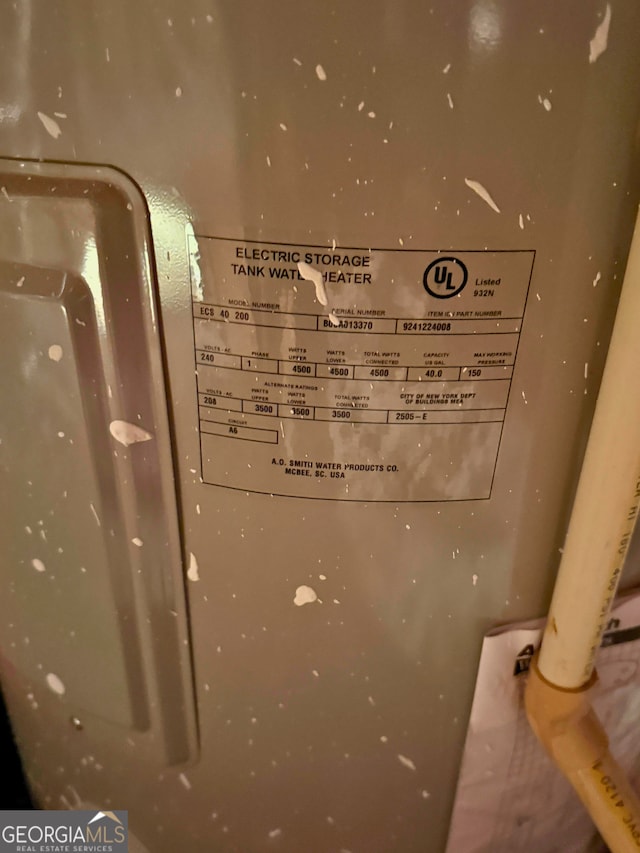 5555 Carlton Ln, Garfield, GA 30425 - detailed view of water heater