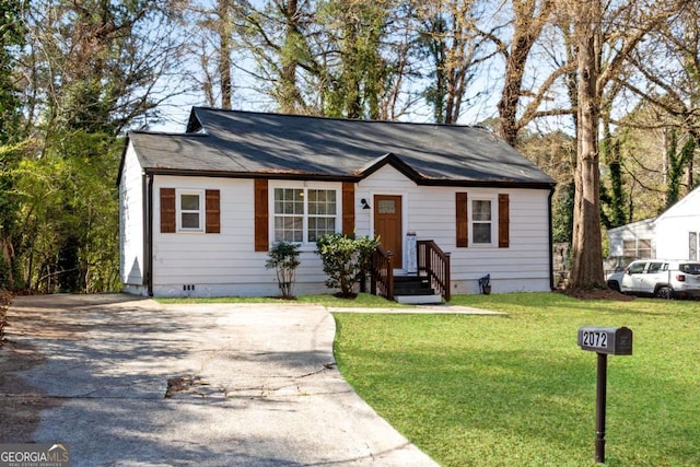 view of front of property with a front lawn and crawl space