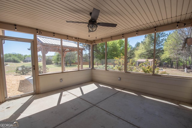 39 Chatham Ct, Williamson, GA 30292 - unfurnished sunroom featuring a wealth of natural light and a ceiling fan