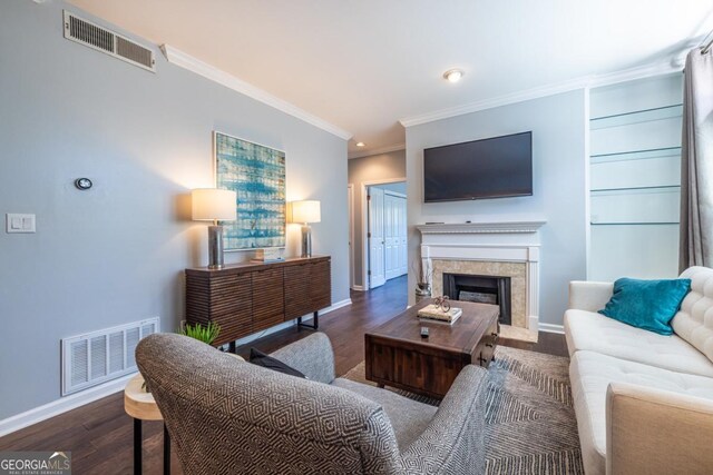 living room with visible vents, baseboards, and wood finished floors