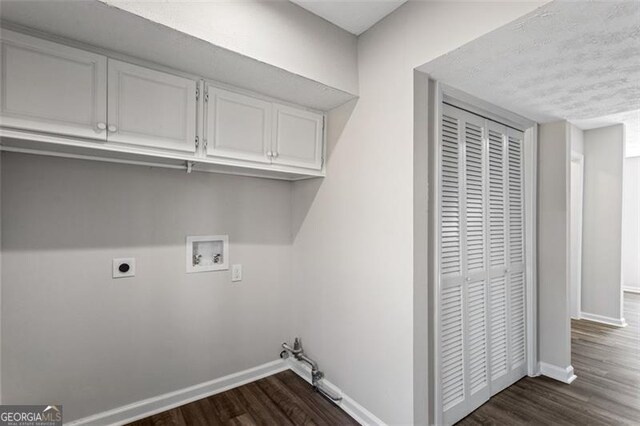 laundry room with washer hookup, cabinet space, dark wood-style flooring, and baseboards