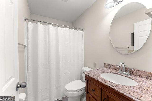 full bath with toilet, a shower with curtain, and vanity