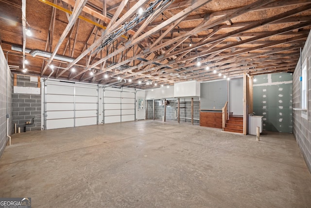 garage featuring concrete block wall