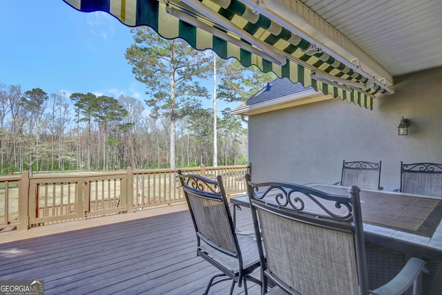 deck with outdoor dining space