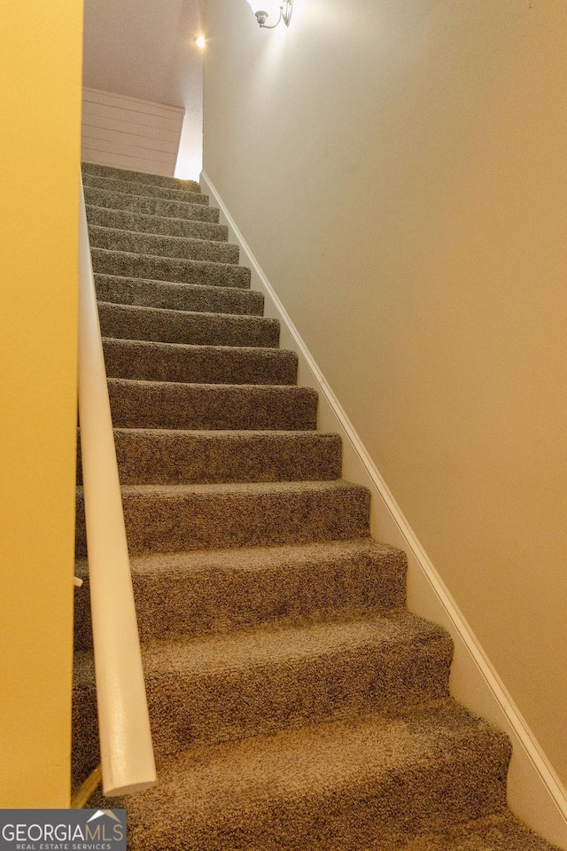 430 Brantley Rdg, Warner Robins, GA 31088 - view of staircase