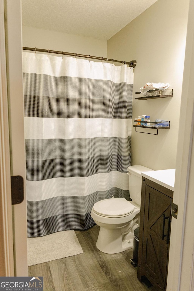 430 Brantley Rdg, Warner Robins, GA 31088 - full bath featuring wood finished floors and vanity