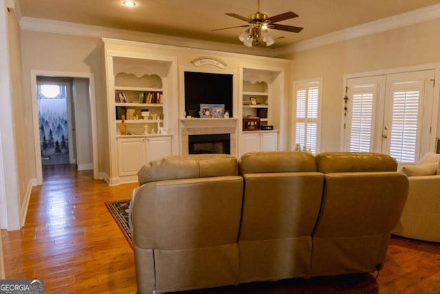 430 Brantley Rdg, Warner Robins, GA 31088 - living area with crown molding, ceiling fan, built in shelves, and wood finished floors
