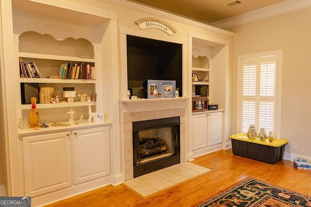 430 Brantley Rdg, Warner Robins, GA 31088 - living area featuring crown molding, wood finished floors, a fireplace, and built in features