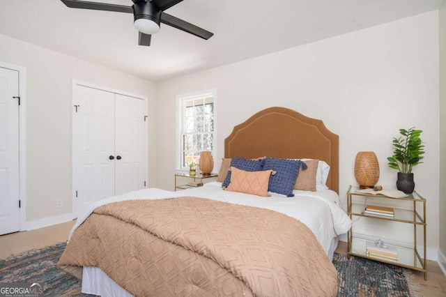 bedroom featuring baseboards, a closet, and ceiling fan