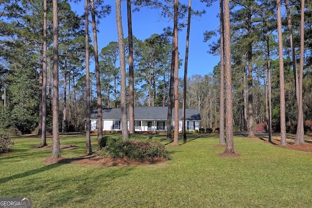 view of front of property with a front yard