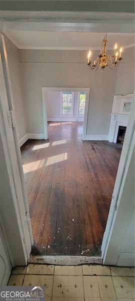 807 Elizabeth St, Waycross, GA 31503 - corridor featuring light wood-style flooring, a notable chandelier, and baseboards